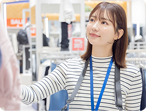 店舗での接客風景